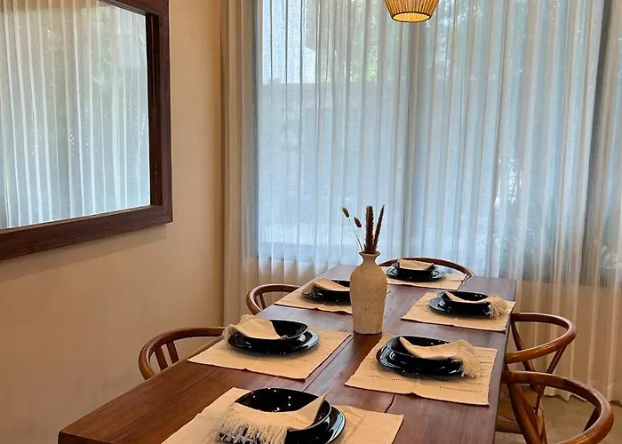 Exclusive Close To Apartment *
