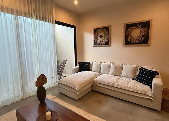 Apartment Exclusive Close To *
